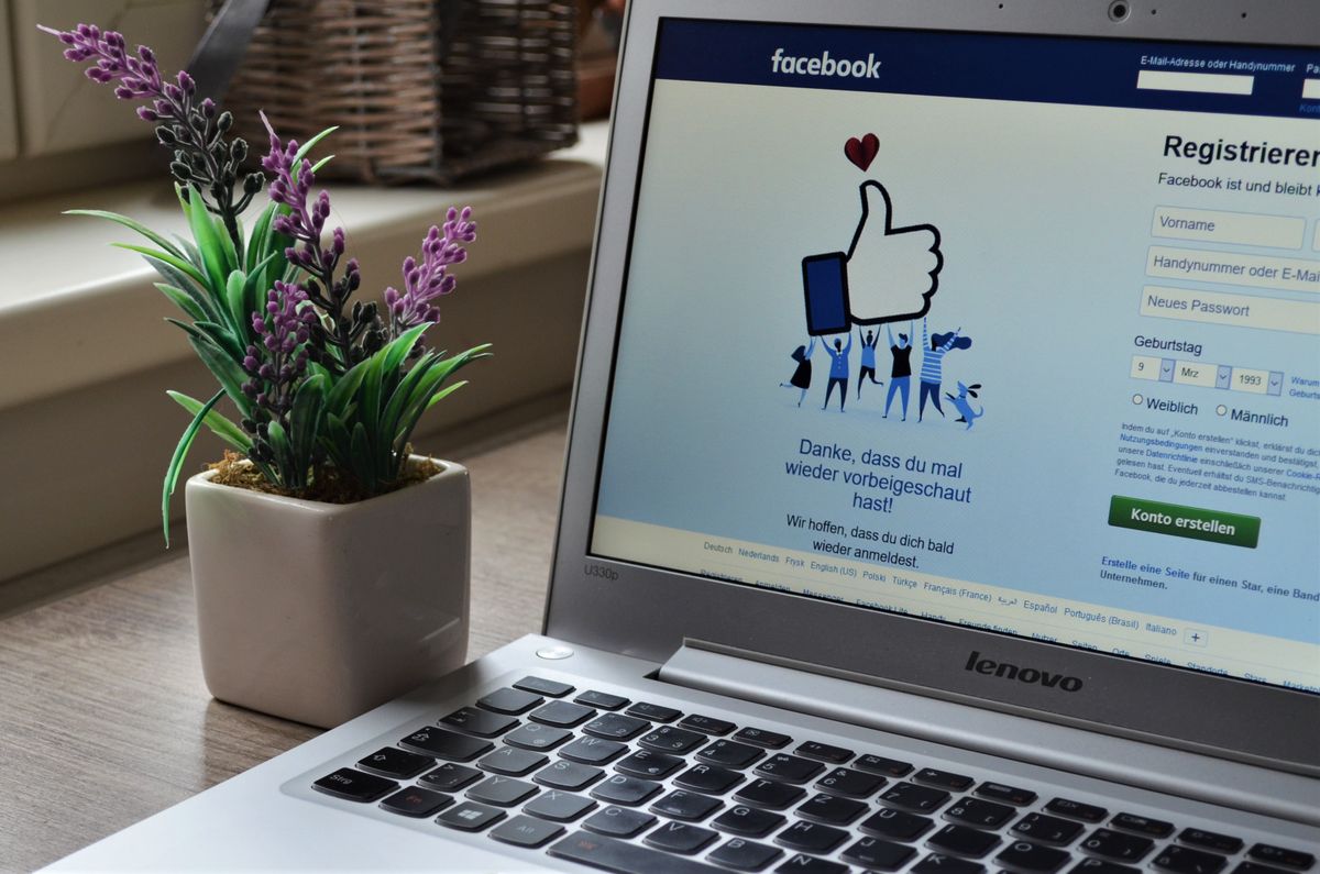 Hiding and deleting spam comments on a Facebook ad by hand in Meta Business Suite